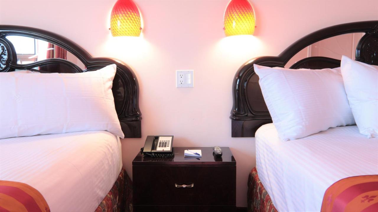 Crystal Star Edmonton Airport With Free Shuttle To And From Airport 3*