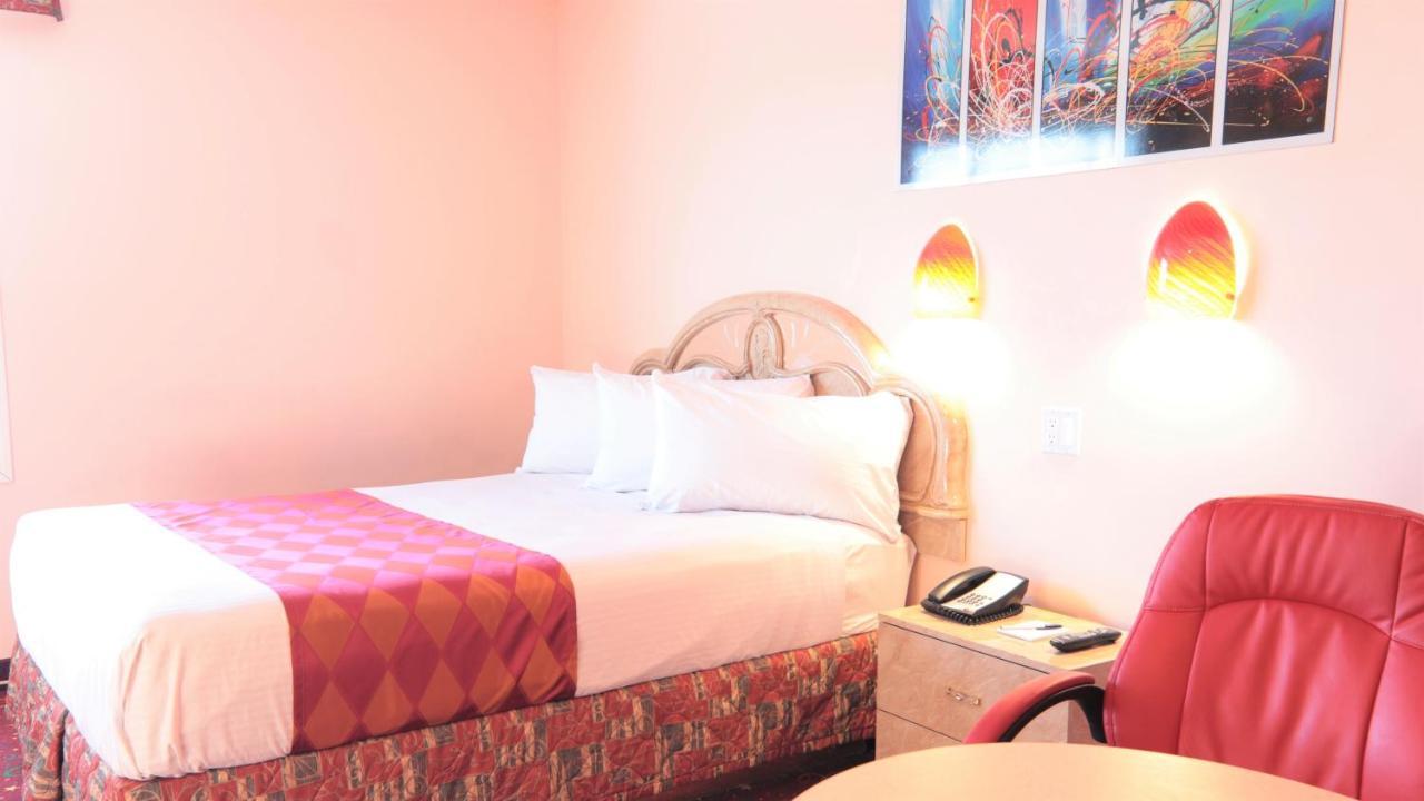 Hotel Crystal Star Edmonton Airport With Free Shuttle To And From Airport 3*